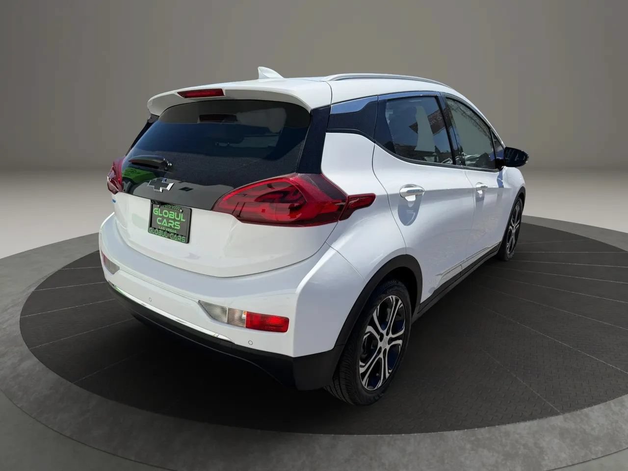 Used 2019 Chevrolet Bolt Premier w/ Infotainment Package FWD image 5