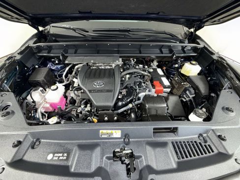 Used 2025 Toyota Highlander XLE FWD image 29