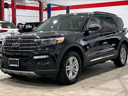 Used 2022 Ford Explorer XLT w/ Equipment Group 202A AWD/4WD image 29