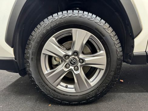 Used 2023 Toyota RAV4 XLE w/ Convenience Package image 12