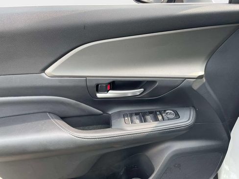 Used 2025 Toyota Grand Highlander AWD image 19