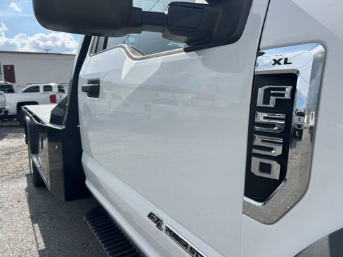 Used 2019 Ford F550 4x4 Regular Cab Super Duty w/ XL Value Package image 13
