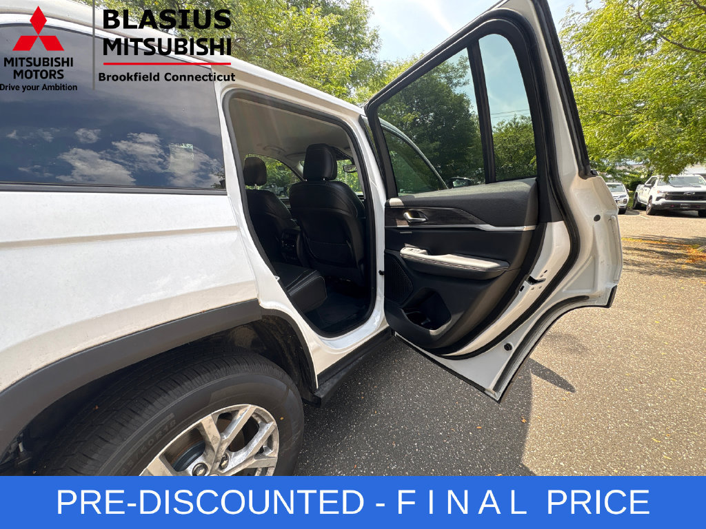 Used 2023 Jeep Grand Cherokee Limited w/ Trailer Tow Prep Group (B) AWD/4WD image 24