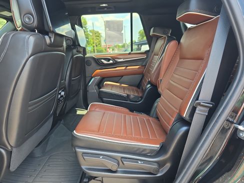 Used 2024 GMC Yukon Denali Ultimate AWD/4WD image 11