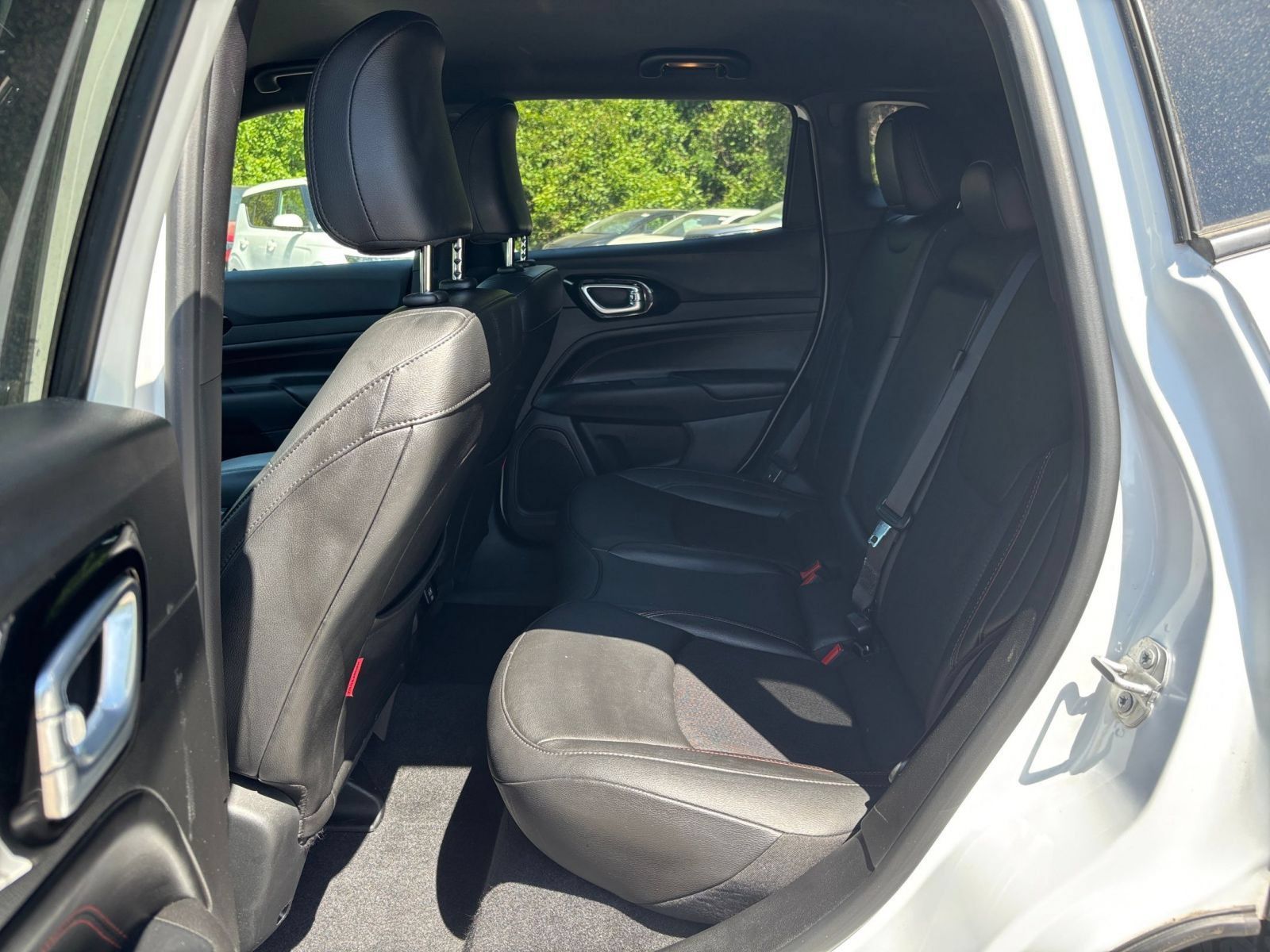 Used 2025 Jeep Compass Trailhawk AWD/4WD image 19