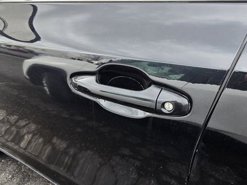 Used 2019 Toyota Highlander LE image 23