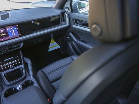 New 2026 Porsche Cayenne E-Hybrid Coupe AWD/4WD image 38