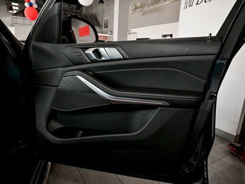 Used 2022 BMW X7 xDrive40i w/ Premium Package image 35