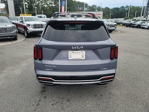 Certified 2023 Kia Sorento S FWD image 6