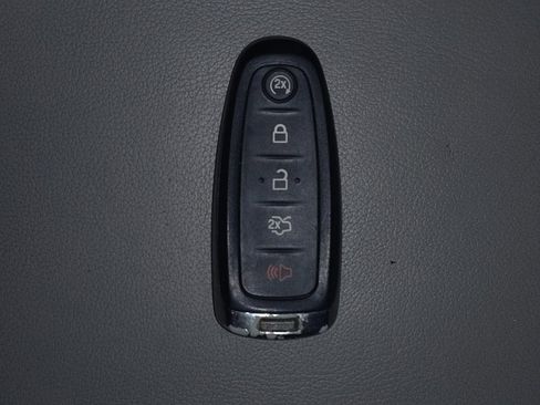 Used 2016 Ford C-MAX Energi SEL w/ Equipment Group 303A image 32