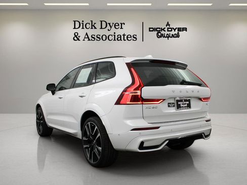 Certified 2023 Volvo XC60 B5 Ultimate w/ Climate Package image 7