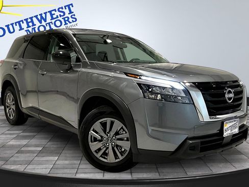 Used 2025 Nissan Pathfinder S image 3