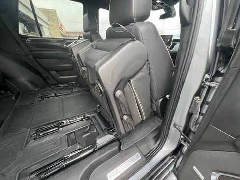 Used 2022 GMC Yukon SLT w/ SLT Premium Package image 47