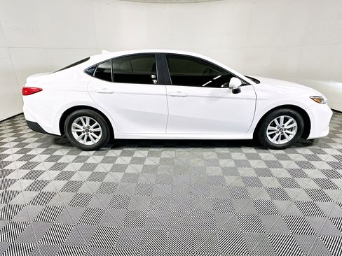 Used 2025 Toyota Camry LE image 2