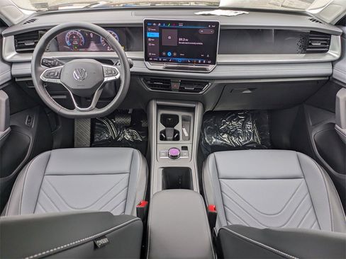 New 2025 Volkswagen Tiguan SE image 15