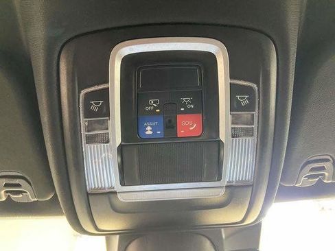 Used 2024 RAM 1500 Laramie image 12