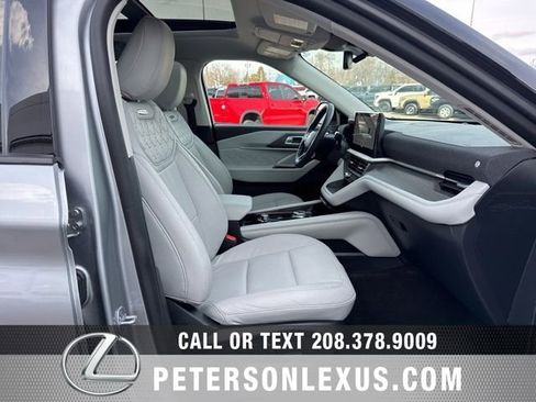 Used 2025 Ford Explorer Platinum w/ Ultimate Package image 12