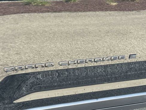 Used 2024 Jeep Grand Cherokee L Altitude AWD/4WD image 20