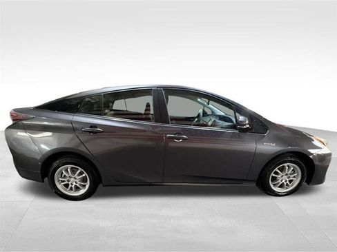 Used 2018 Toyota Prius Four FWD image 4