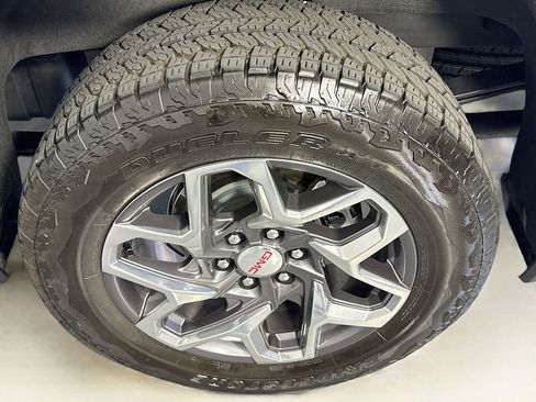 Used 2025 GMC Sierra 1500 SLT w/ SLT Premium Plus Package image 34