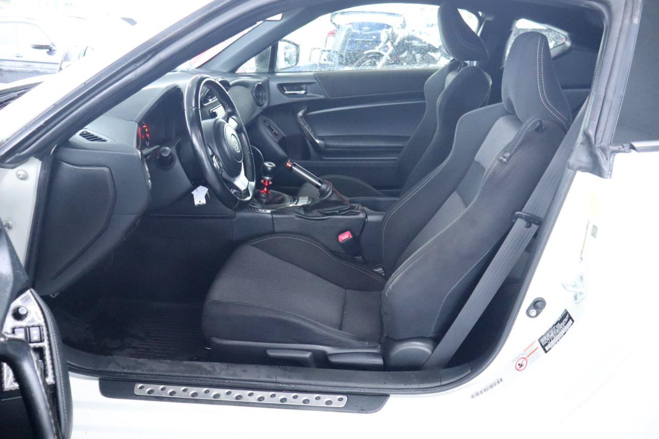 Used 2017 Toyota 86 RWD image 17