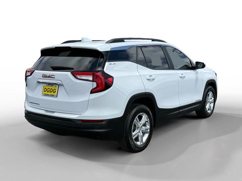 Used 2024 GMC Terrain SLE w/ Driver Convenience Package FWD image 5