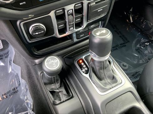 Certified 2024 Jeep Wrangler High Altitude AWD/4WD image 16