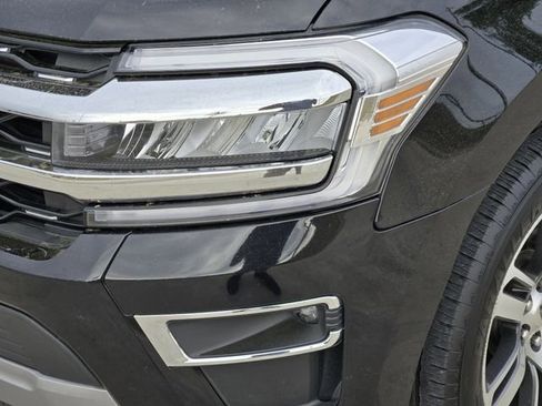Used 2024 Ford Expedition Limited image 9
