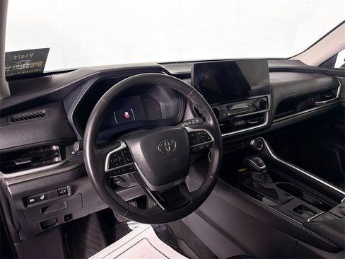 Used 2024 Toyota Grand Highlander XLE image 9