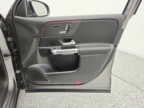 Used 2023 Mercedes-Benz GLB 250 image 20