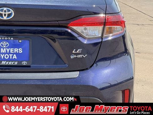 Used 2025 Toyota Corolla LE image 8