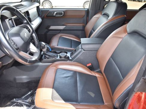 Certified 2023 Ford Bronco Outer Banks w/ Sasquatch Package AWD/4WD image 11