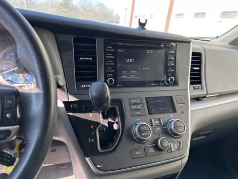Used 2020 Toyota Sienna LE image 8