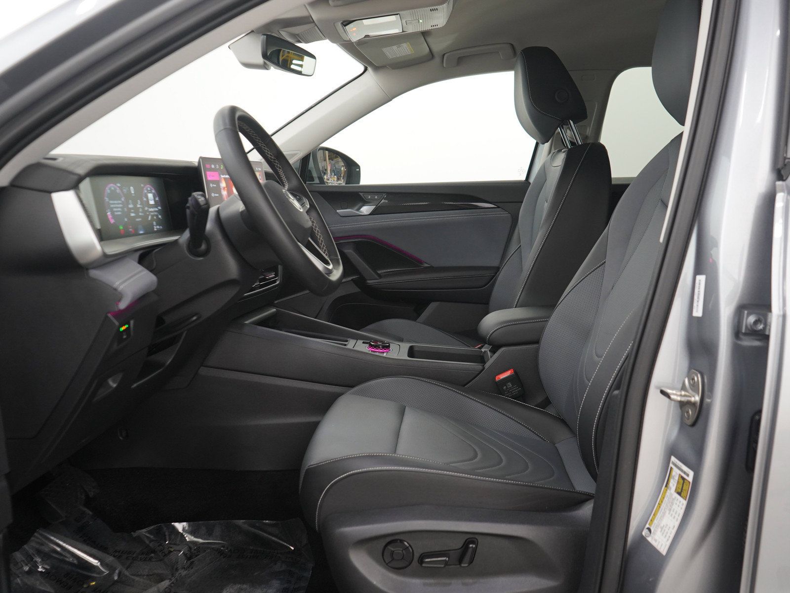 Used 2026 Volkswagen Tiguan SE AWD/4WD image 23