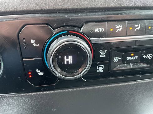 Used 2024 Chevrolet Silverado 1500 LT image 11