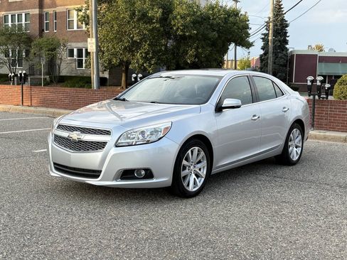 Used 2013 Chevrolet Malibu LTZ FWD image 2