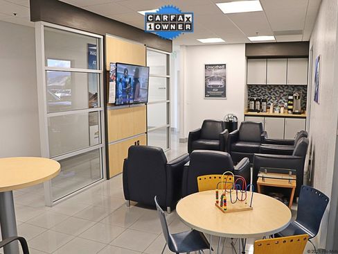 Used 2025 GMC Yukon Elevation image 46