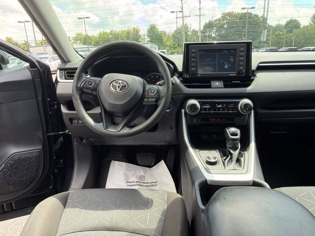 Used 2022 Toyota RAV4 XLE AWD/4WD image 16
