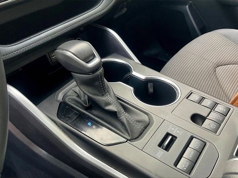 Used 2024 Toyota Highlander LE image 28