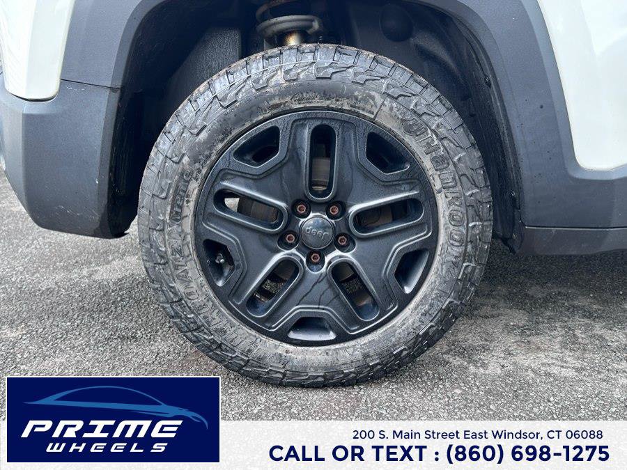 Used 2015 Jeep Renegade Trailhawk w/ Premium Leather Group AWD/4WD image 24