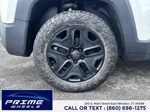 Used 2015 Jeep Renegade Trailhawk w/ Premium Leather Group AWD/4WD image 24