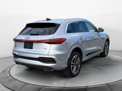 Used 2025 Audi Q5 Premium Plus w/ Premium Plus AWD/4WD image 7