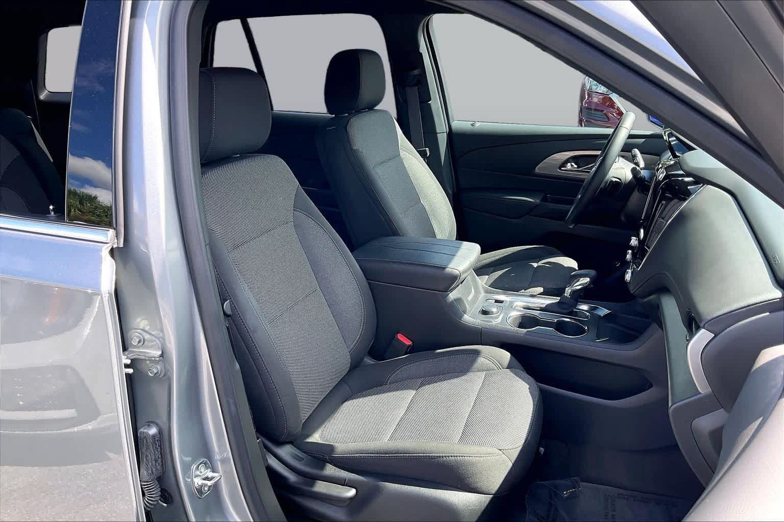 Used 2023 Chevrolet Traverse LT FWD image 8