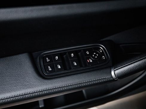 Certified 2023 Porsche Cayenne AWD/4WD image 22