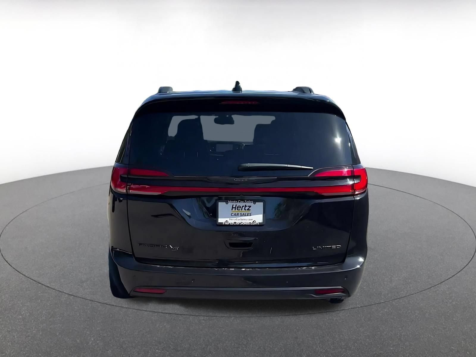 Used 2025 Chrysler Pacifica Limited FWD image 10