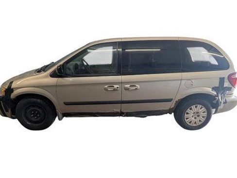 Used 2006 Chrysler Town & Country FWD image 2