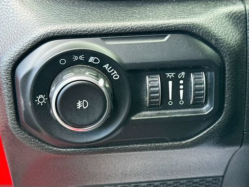 Certified 2022 Jeep Wrangler Unlimited Sahara AWD/4WD image 11