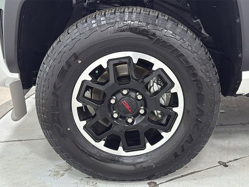 Certified 2025 Toyota Tacoma TRD Off-Road image 24