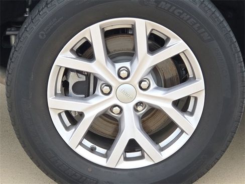 Used 2022 Jeep Grand Cherokee L Limited image 9