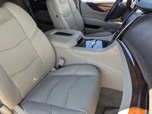 Used 2016 Cadillac Escalade Luxury image 11